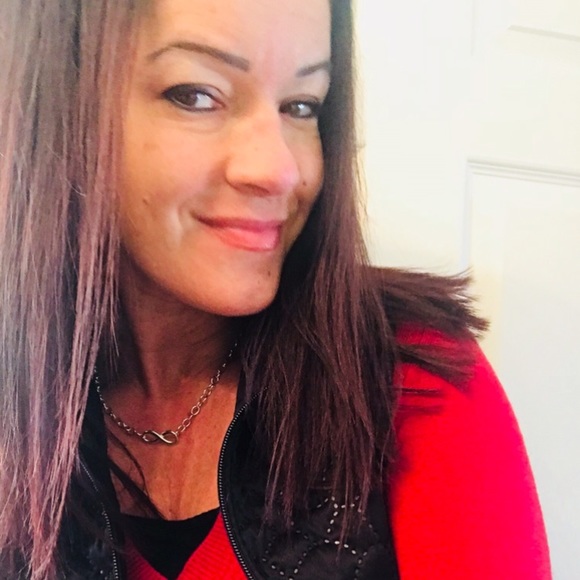 Meet your Posher, Chrissy - Picture 2 of 4